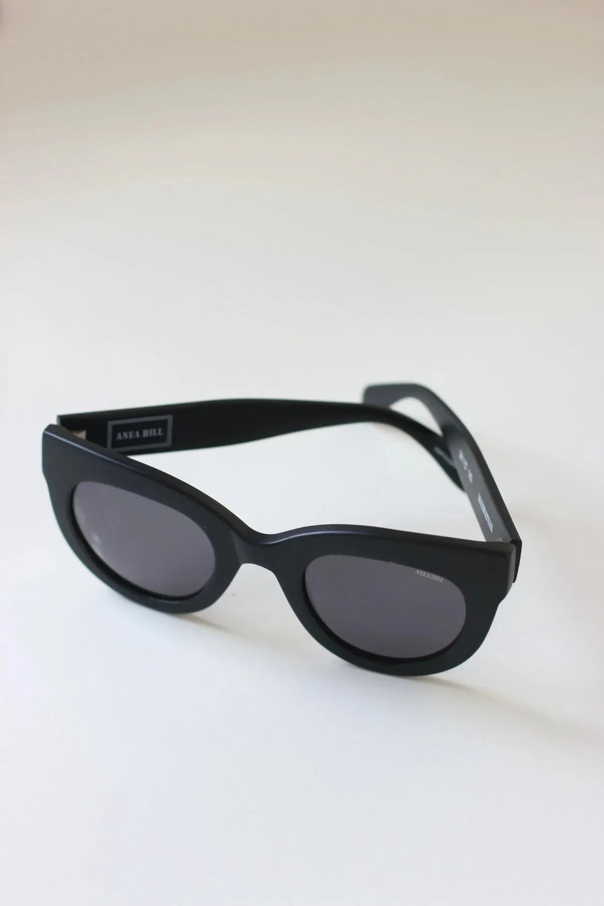 Anea Hill Manbattan Sunglasses