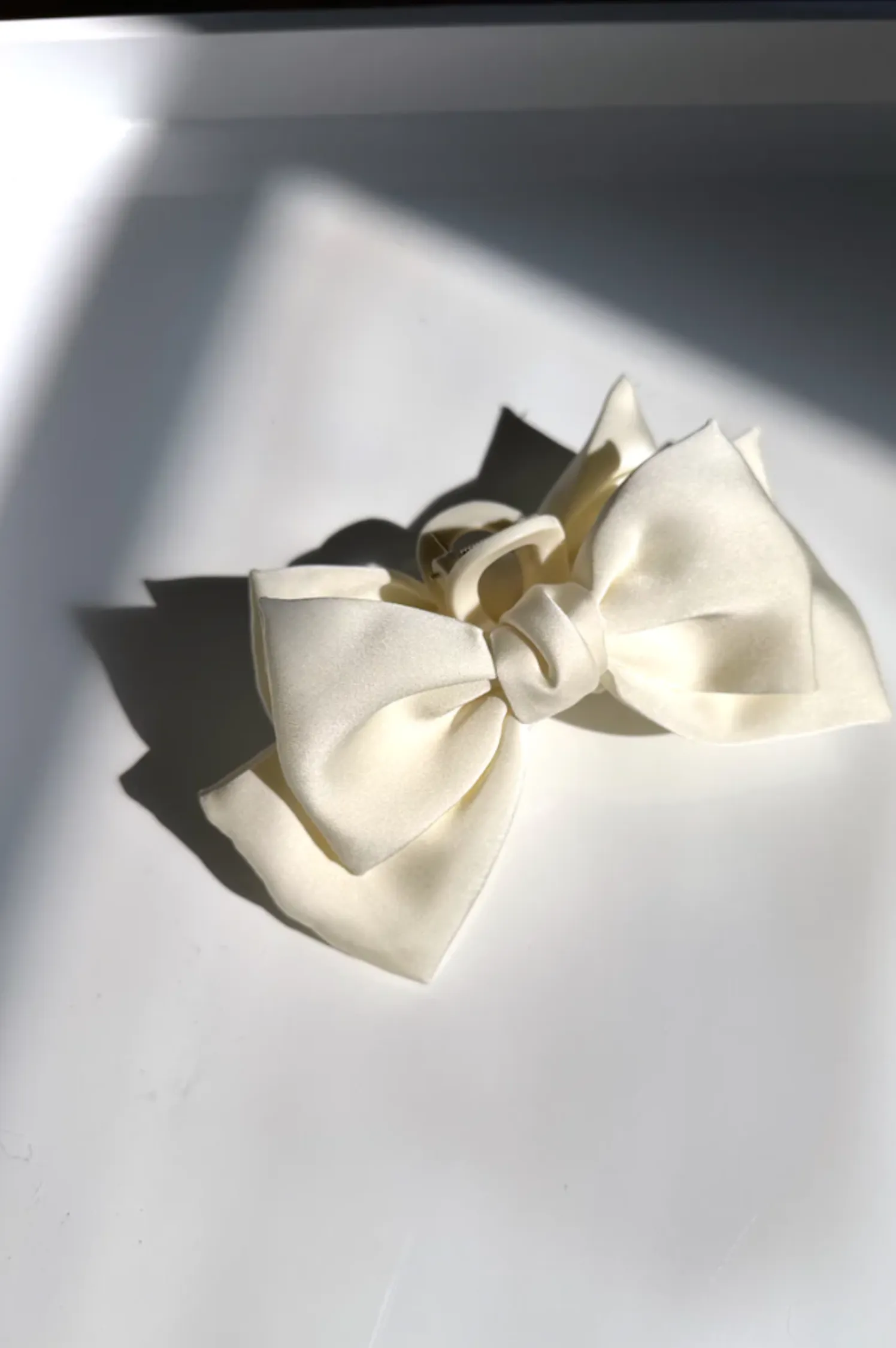 Monroe Bow Claw Hair Clip